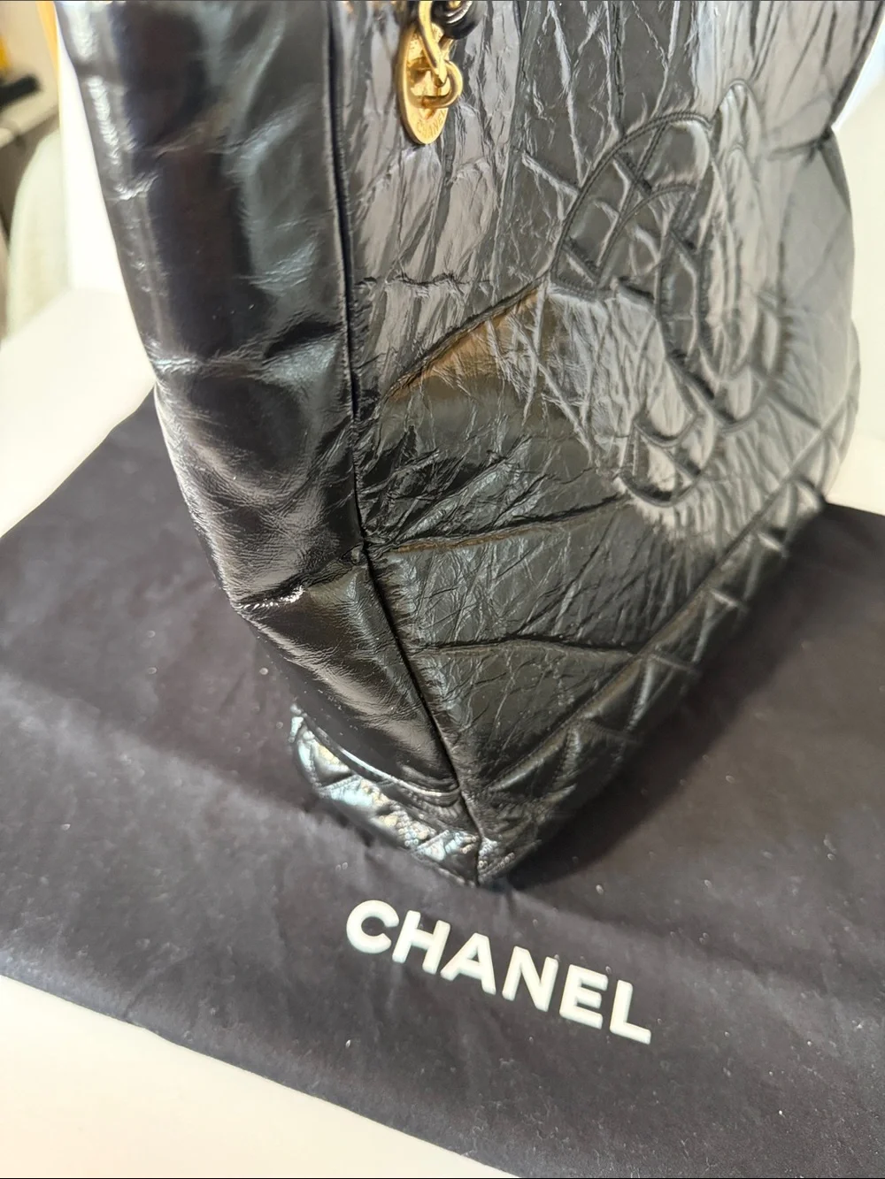 CHANEL Black Quilted Lambskin Shoulder Bag with Chain-Strap